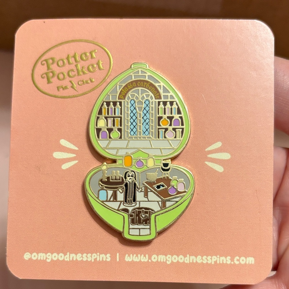Potter Pocket Enamel Pin SNAPE in potions room